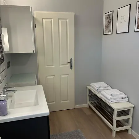 Loewenstein דירה *